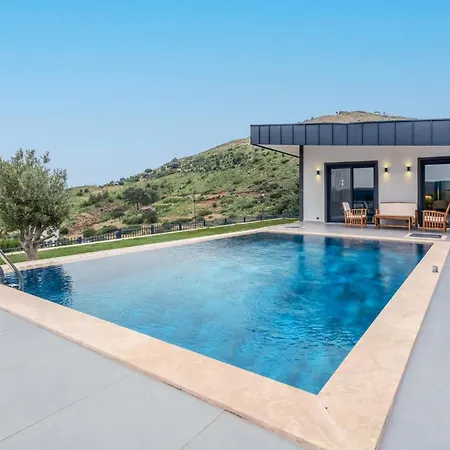 Charming W Pool Garden In Guzelbahce Izmir فيلة Godence
